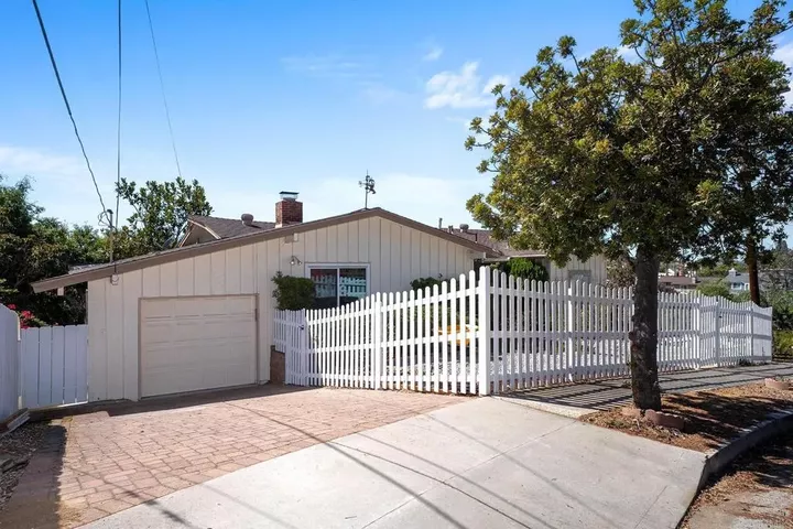 Property Photo: 7970 Lemon Cir CA 91941