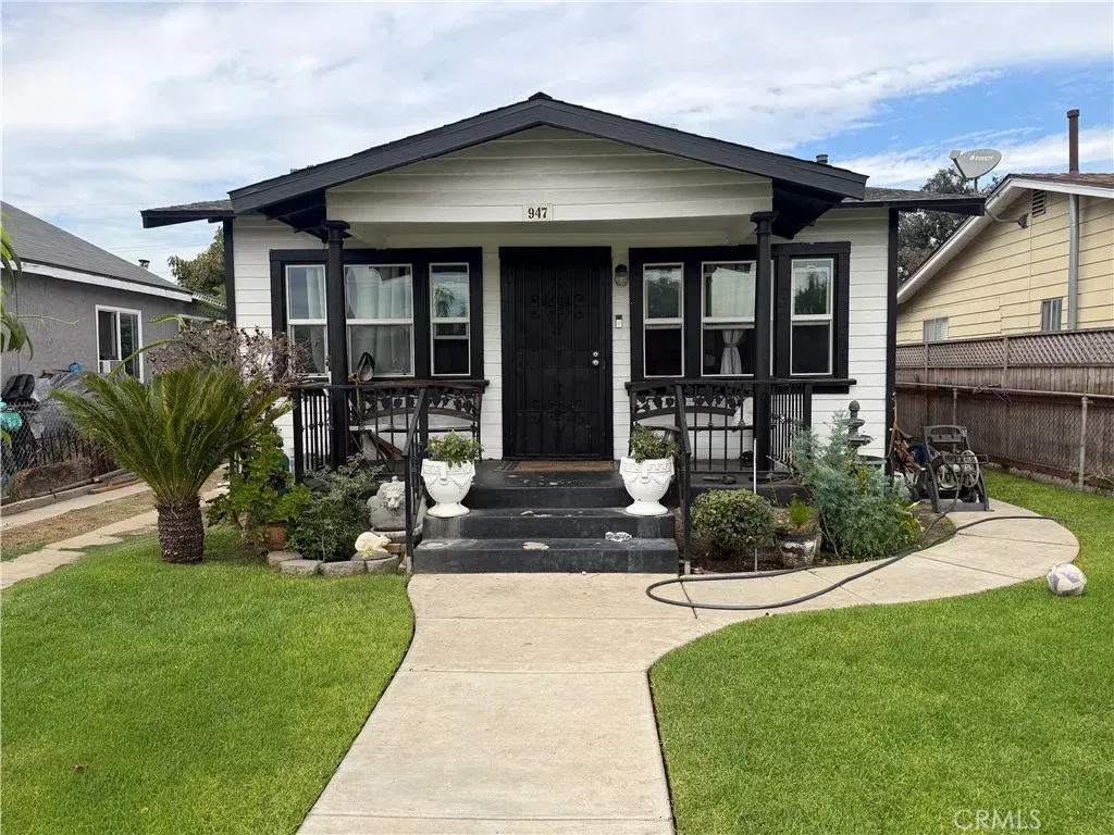 Property Photo:  947 S Vancouver Avenue  CA 90022 