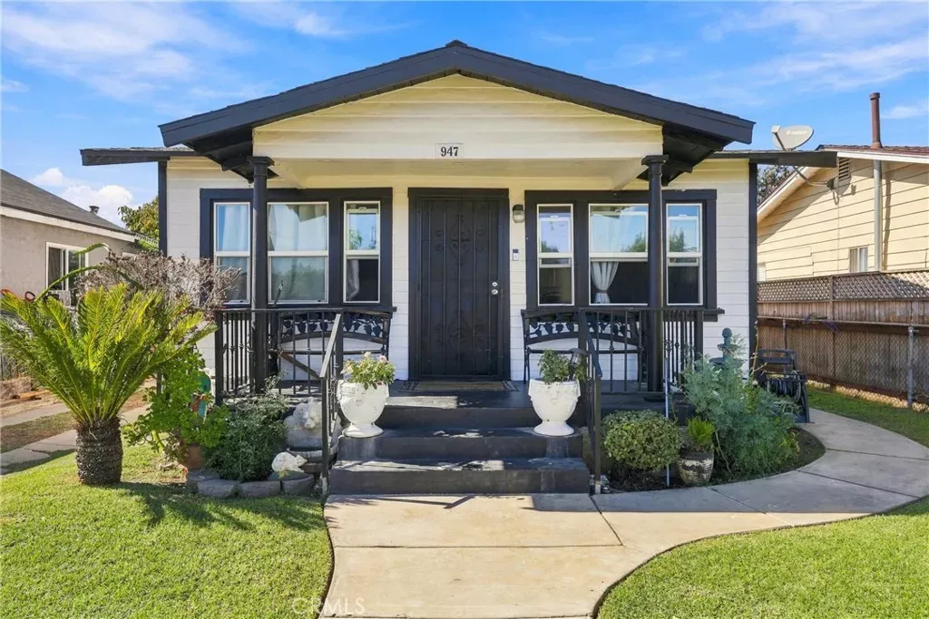Property Photo: 947 S Vancouver Avenue CA 90022