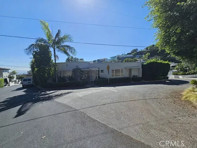 Property Photo:  1599 Sunset Plaza Drive  CA 90069 