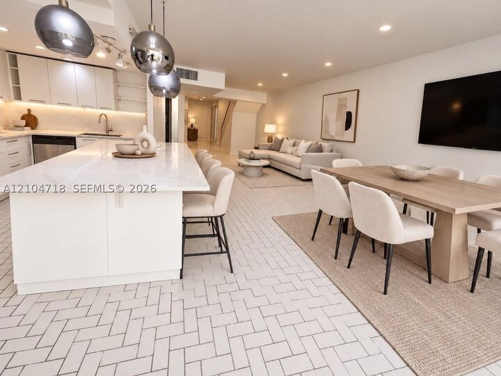 Property Photo:  712 NE 26th Ave 712  FL 33009 