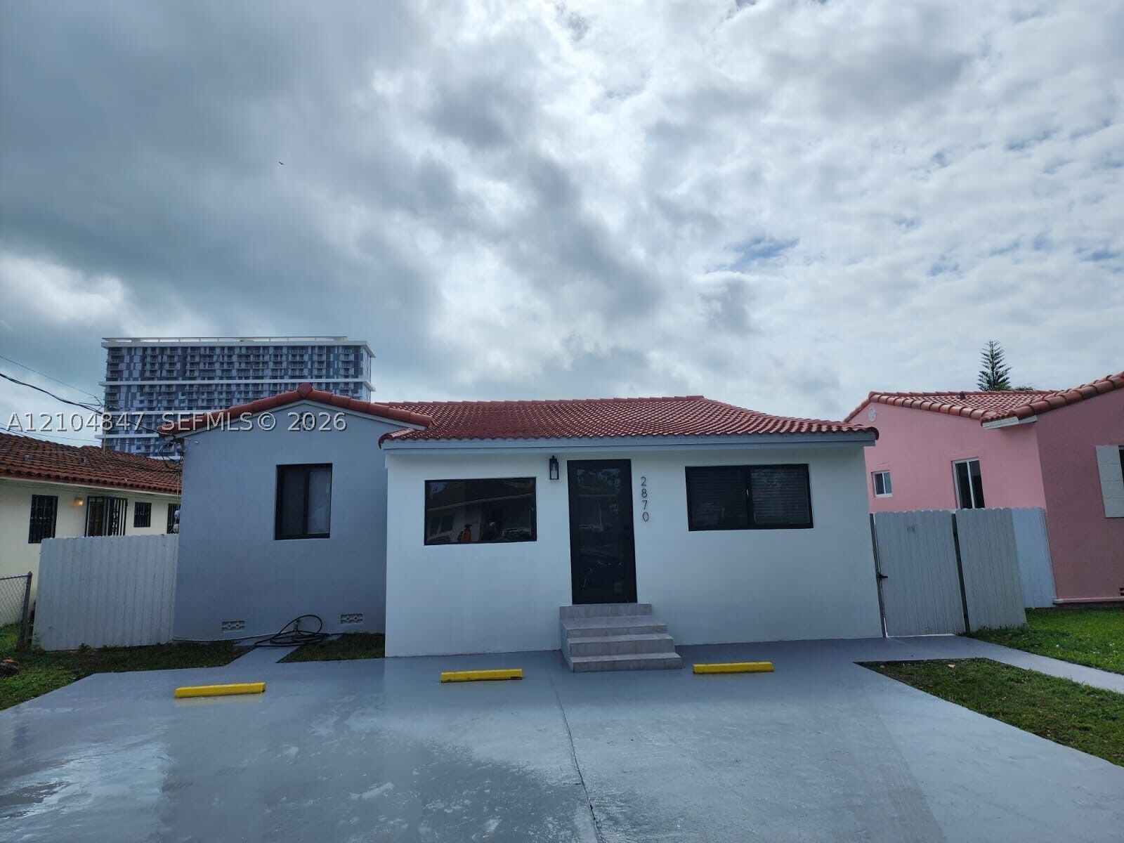 Property Photo: 2870 SW 26th St 4 FL 33133
