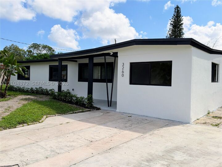 Property Photo: 3260 NW 4th St FL 33311