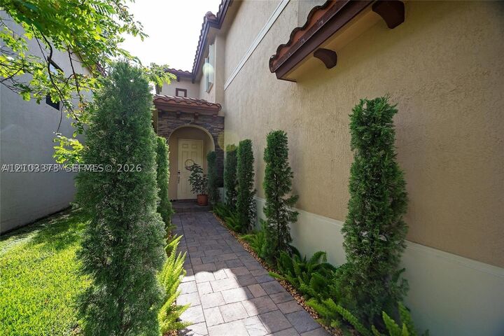 Property Photo: 532 SE 34th Ter FL 33033