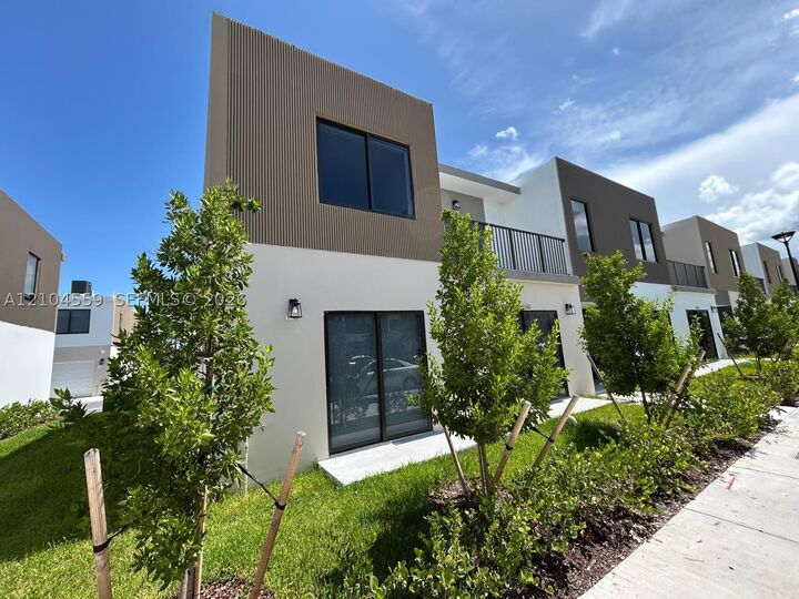 Property Photo: 14560 SW 261st Ter 1 FL 33032