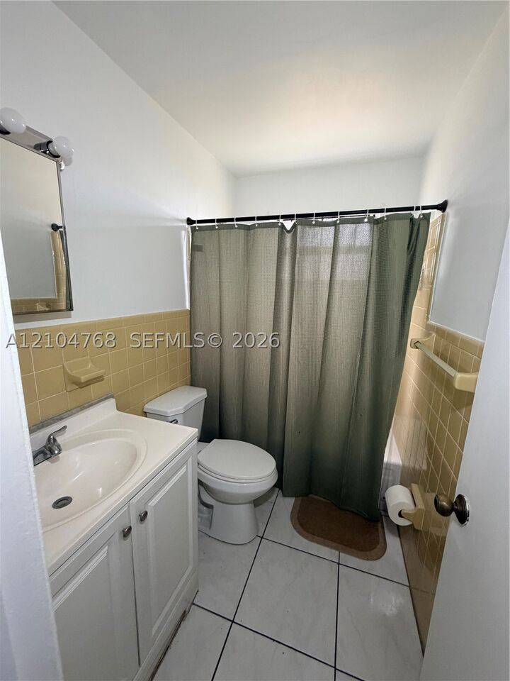 Property Photo:  