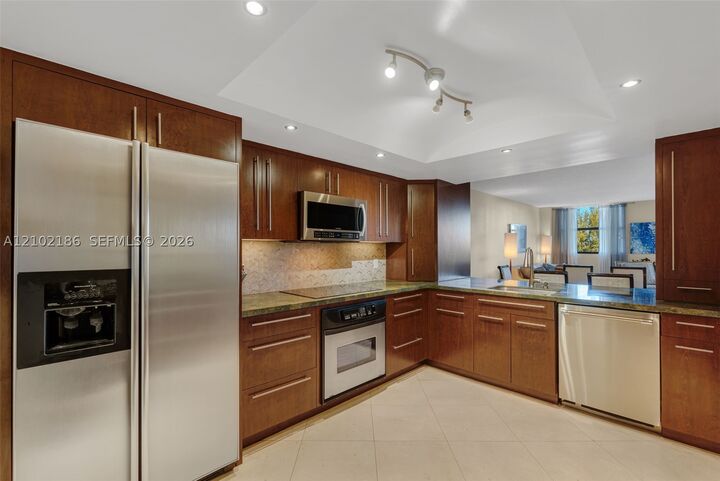 Property Photo:  2900 NE 14th St Cswy 402  FL 33062 