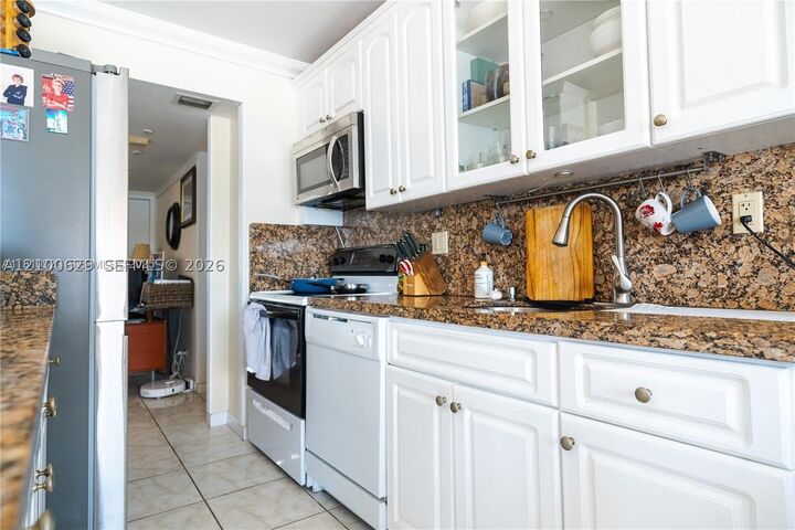 Property Photo:  250 174th St 502  FL 33160 
