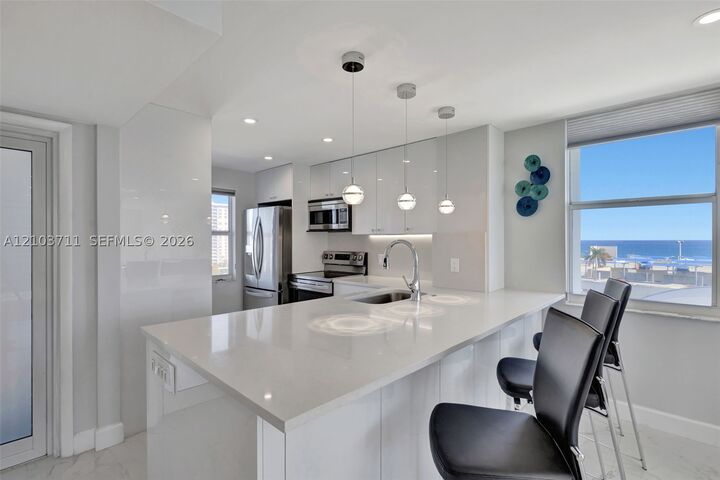 Property Photo: 201 N Ocean Blvd 904 FL 33062