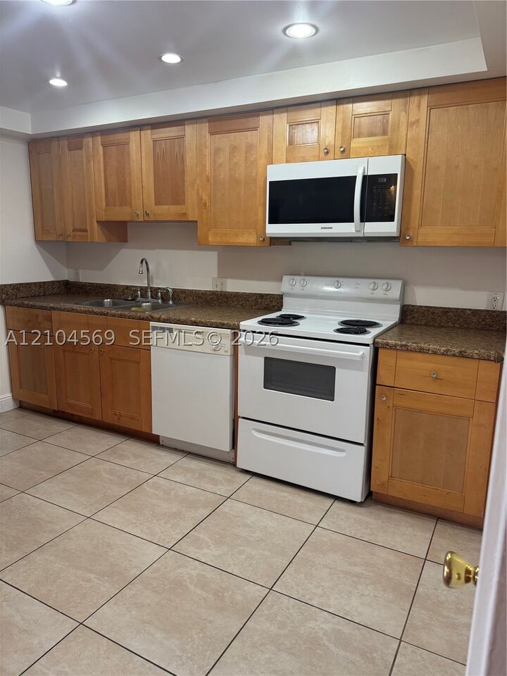Property Photo: 8401 SW 107th Ave 318E FL 33173