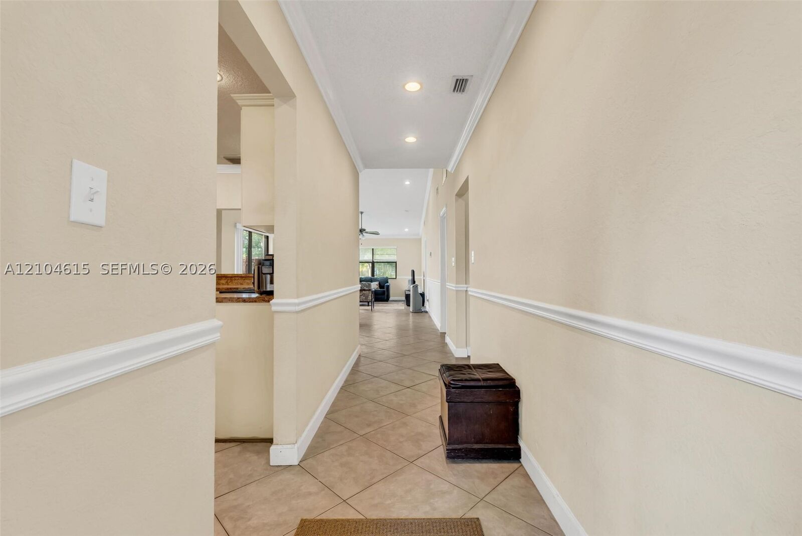 Property Photo:  6633 N Parkway Dr 5-7  FL 33068 