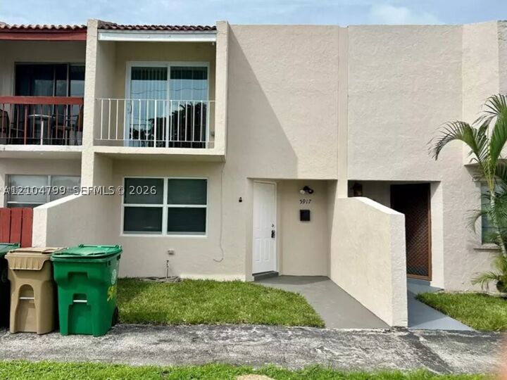 Property Photo:  5917 SW 36th Ct 12  FL 33314 