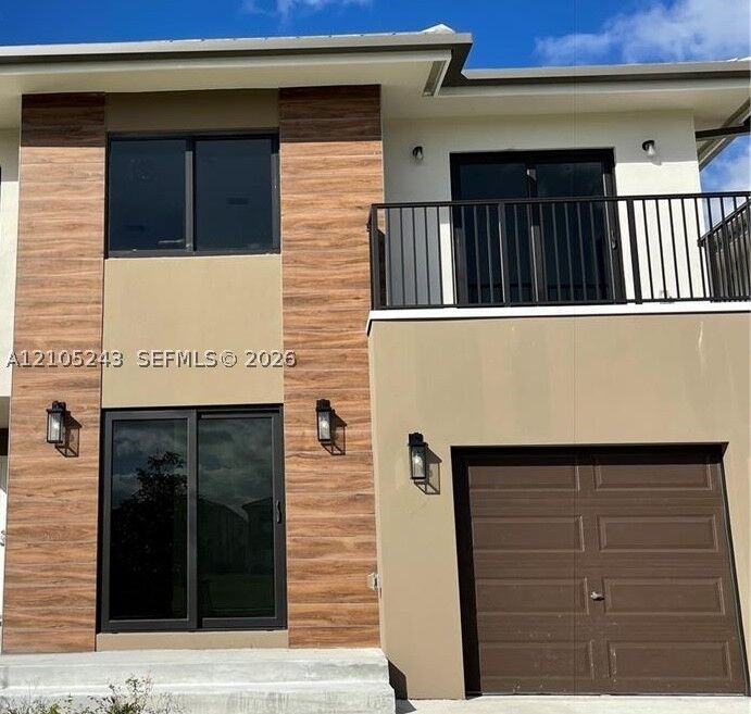 Property Photo:  1163 NW 1st St  FL 33034 
