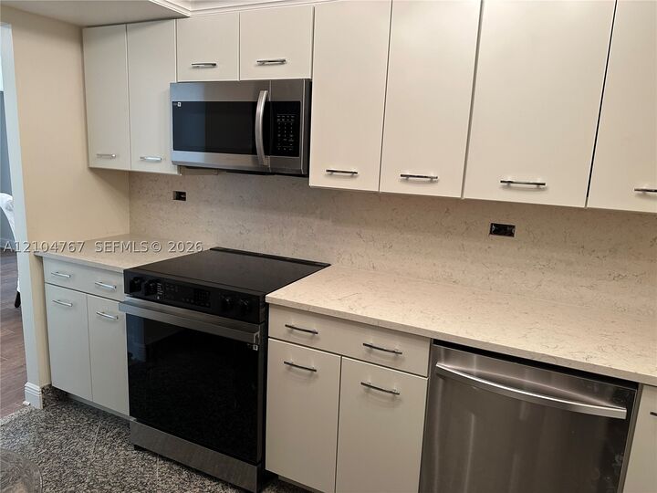 Property Photo:  6039 Collins Ave 815  FL 33140 