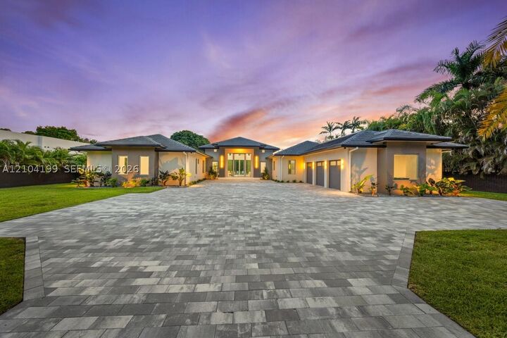 Property Photo: 11240 SW 95th St FL 33176