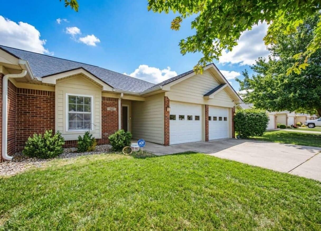 Property Photo:  1622 Senior Court  IN 46176 