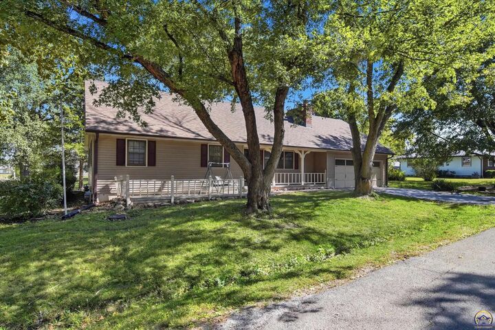 Property Photo:  8 Martinwood Dr  KS 66523 
