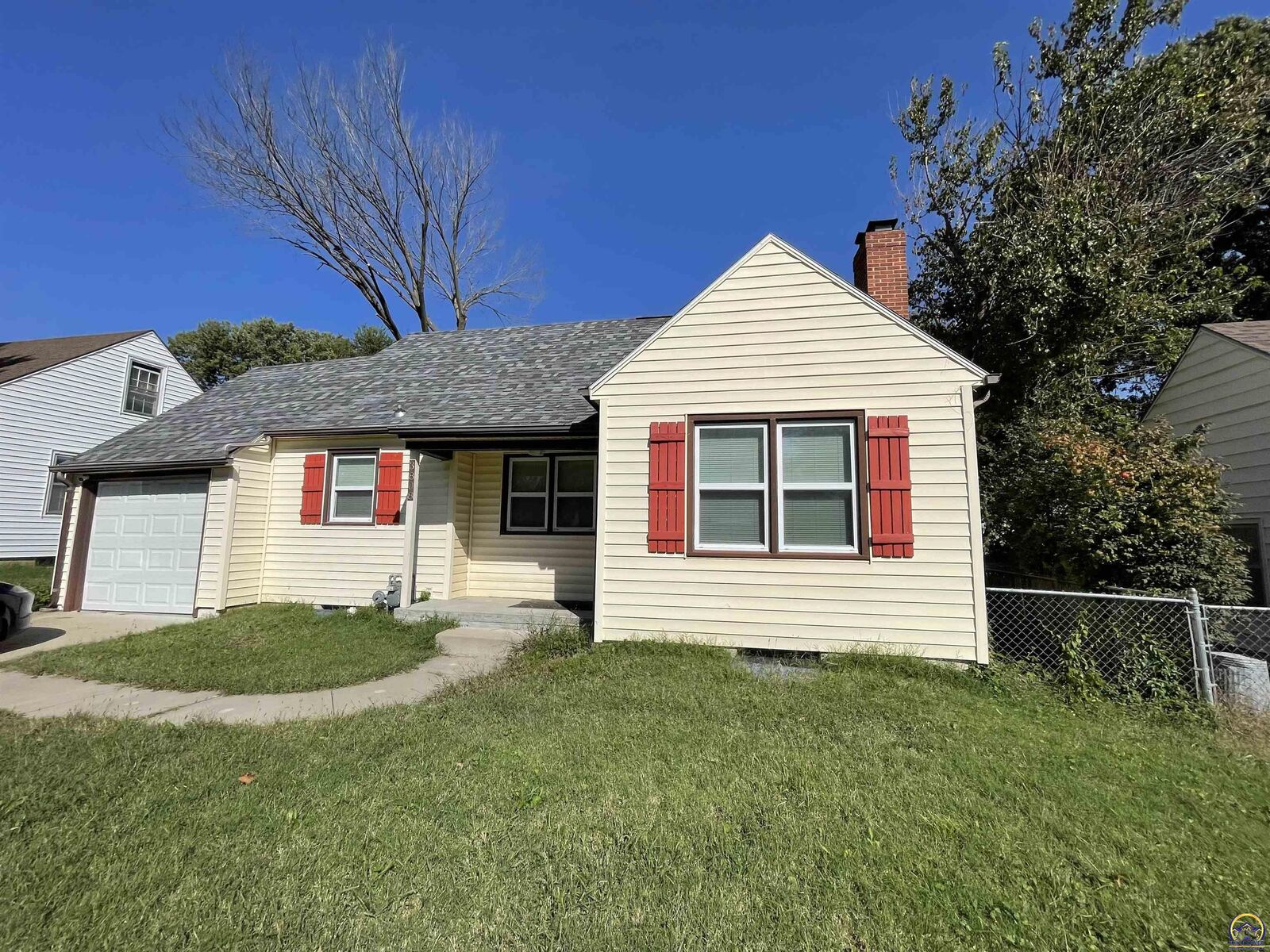 Property Photo: 3808 SW Sena Dr KS 66604