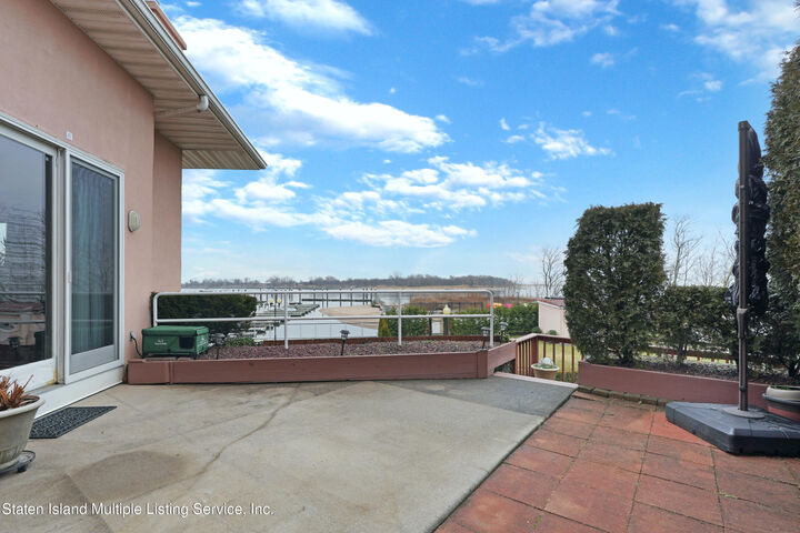 Property Photo: 42 Harbour Court NY 10308