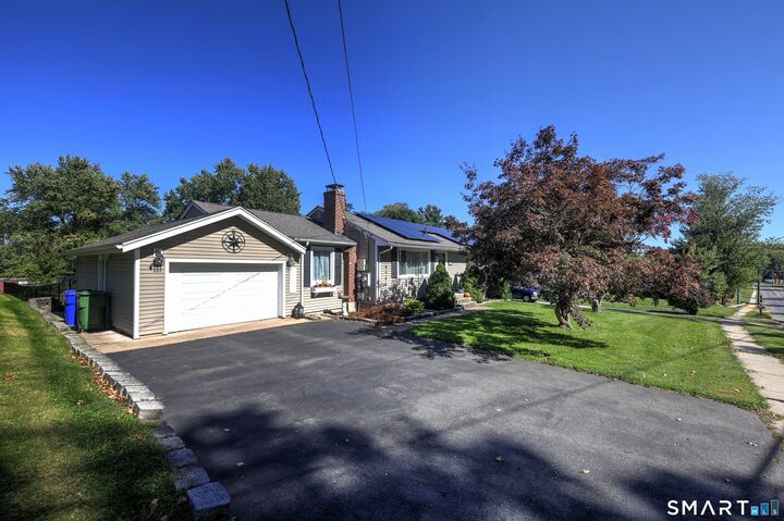 Property Photo:  526 Westfield Street  CT 06457 