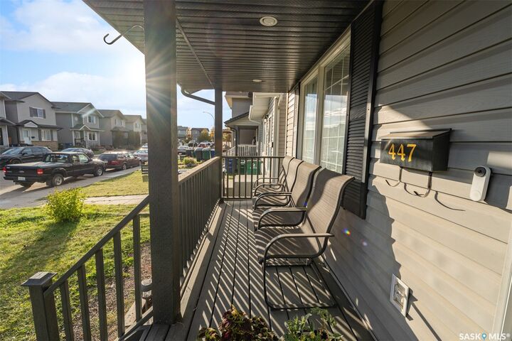 Property Photo:  447 Blakeney Crescent  SK S7L 7N5 
