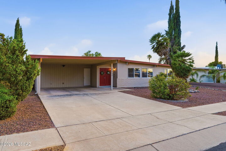 Property Photo: 7652 E Waverly Street AZ 85715