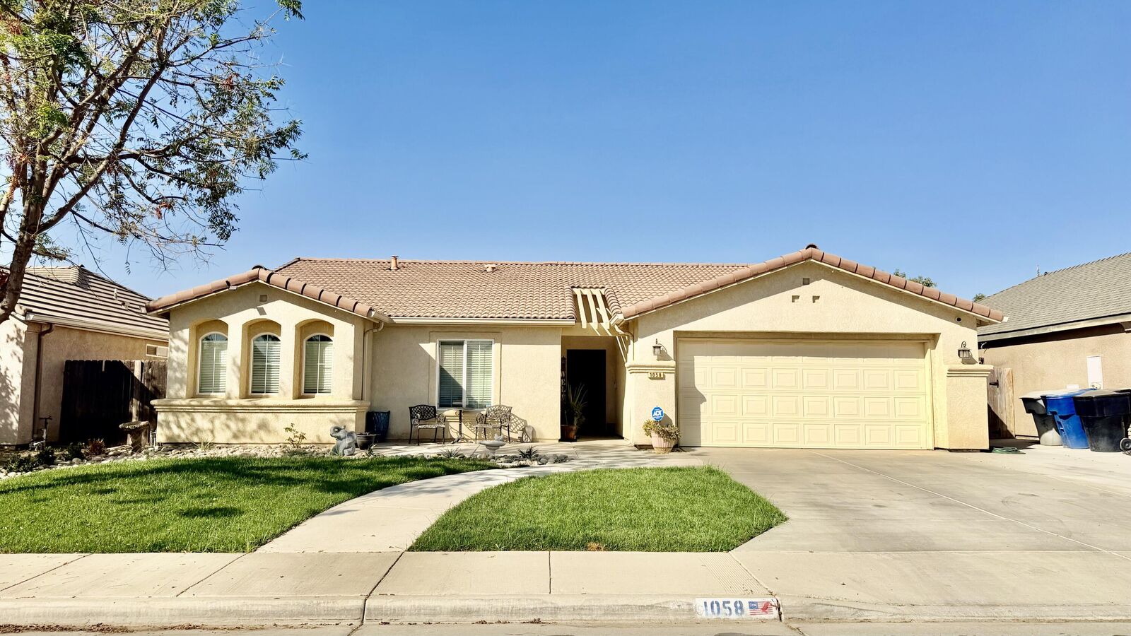 Property Photo: 1058 W Canyon Way CA 93230