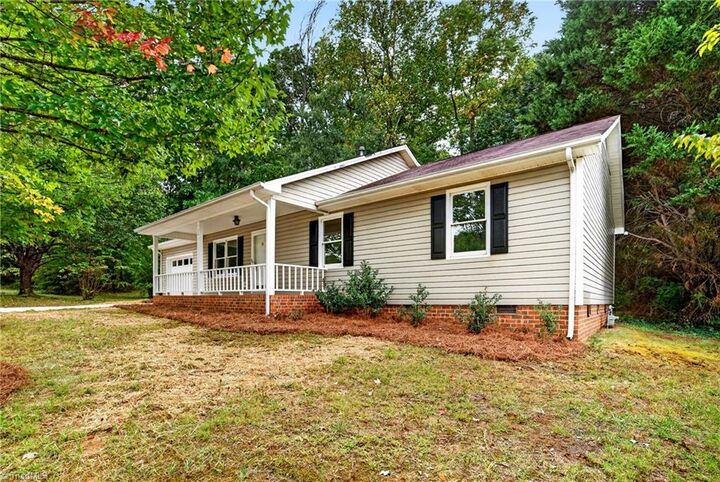 Property Photo:  1001 Kings Arms Court  NC 27262 