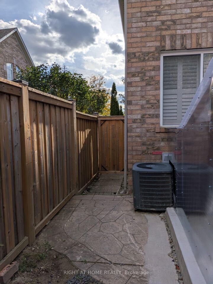 Property Photo: 5535 Bridgeport Gate Bsmnt. ON L5M 6N1