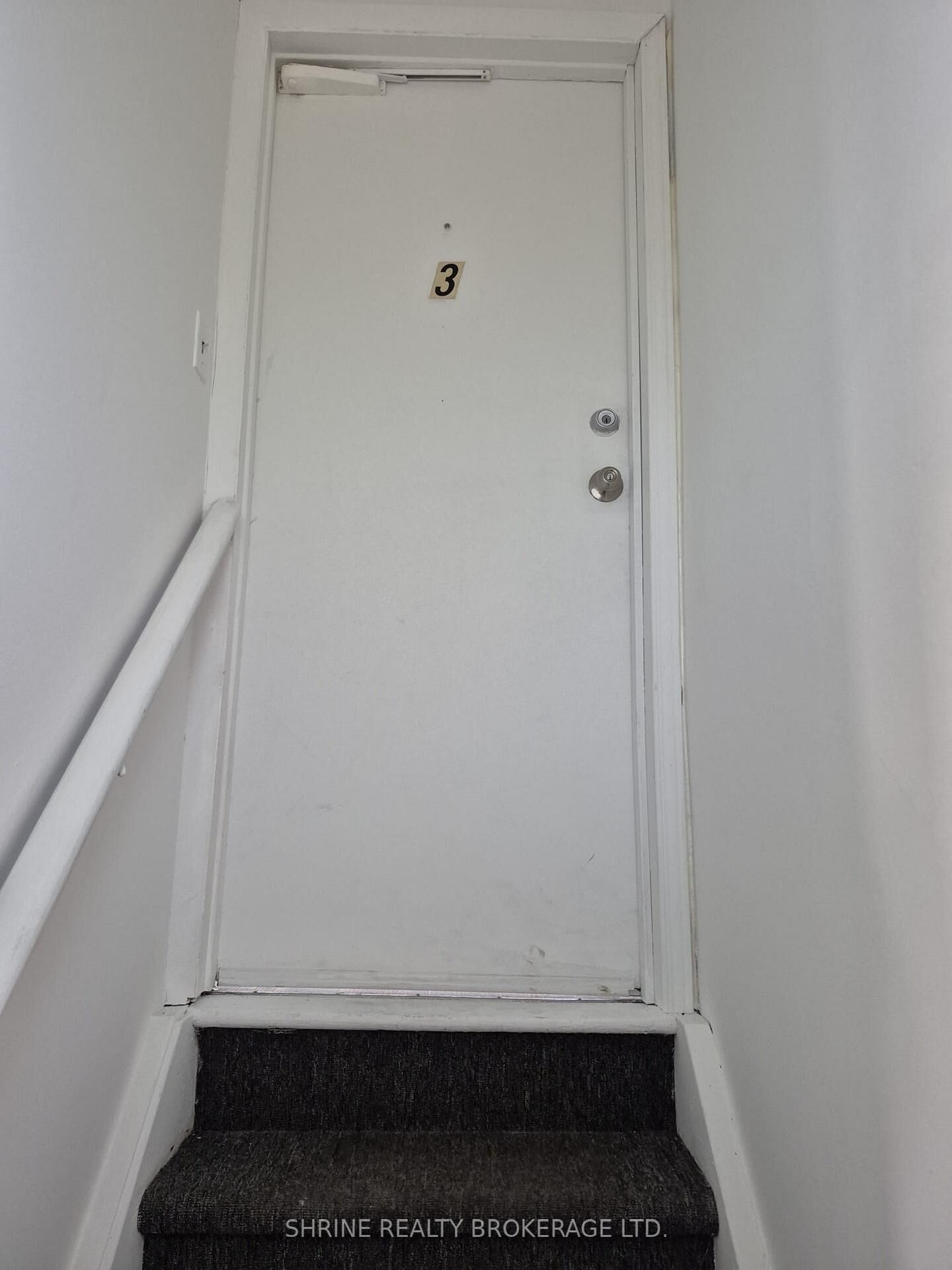 Property Photo:  13 Sterling Street 3  ON N5Y 1Y4 