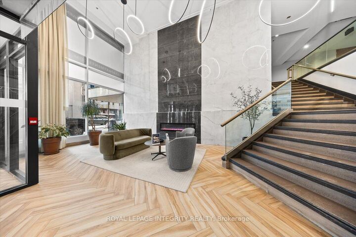 Property Photo:  161 Laurier Avenue W 808  ON K1P 5J2 
