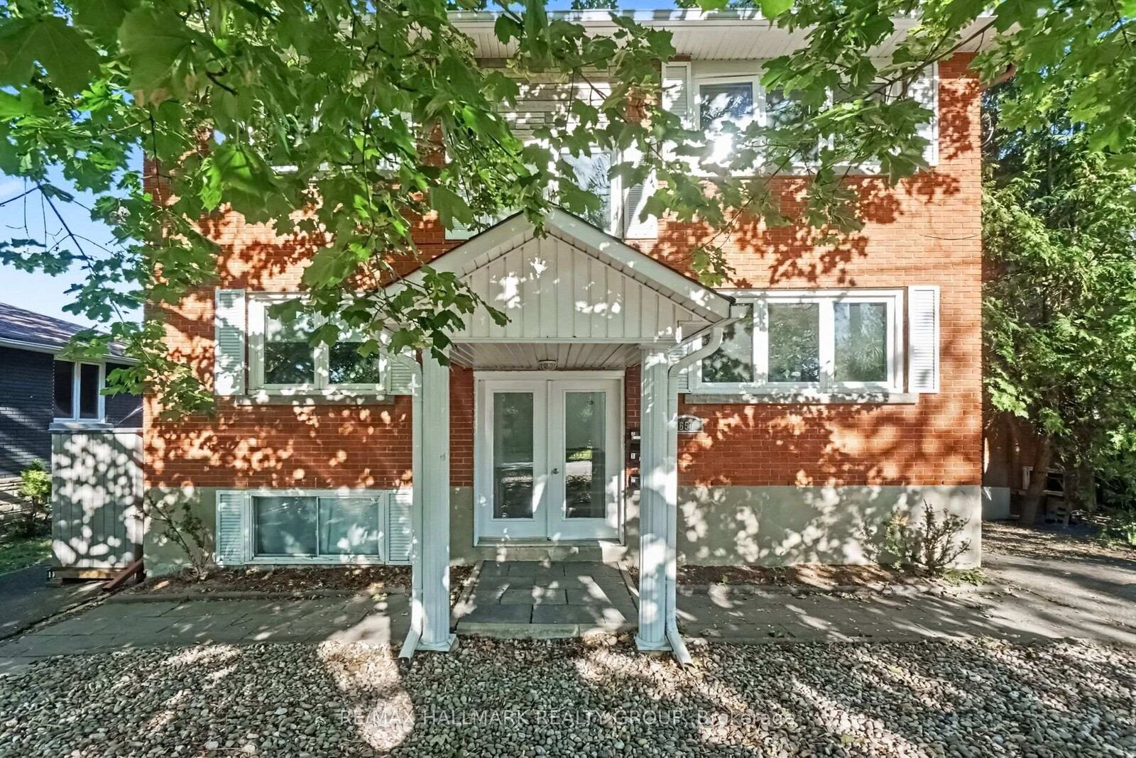 Property Photo:  657 Golden Avenue 2  ON K2A 2G3 