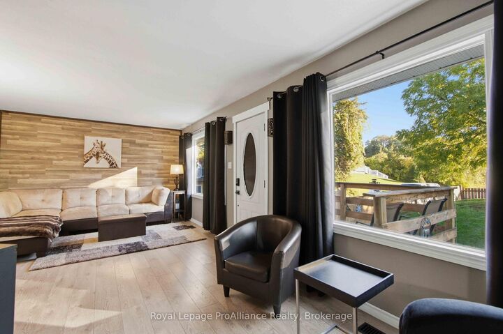 Property Photo:  114 Catherine Street  ON K8V 5L1 