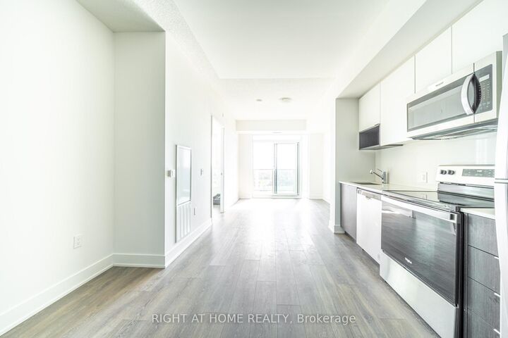 Property Photo: 204 Burnhamthorpe Road E 1310 ON L5A 0B3