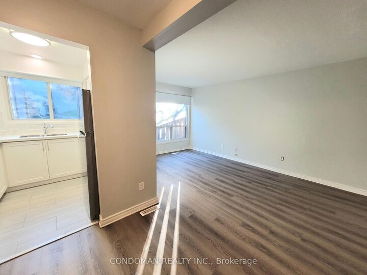 Property Photo:  477 Dean Avenue 24  ON L1H 3E4 