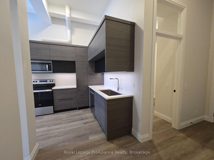 Property Photo:  261 Front Street 1  ON K8N 2Z6 