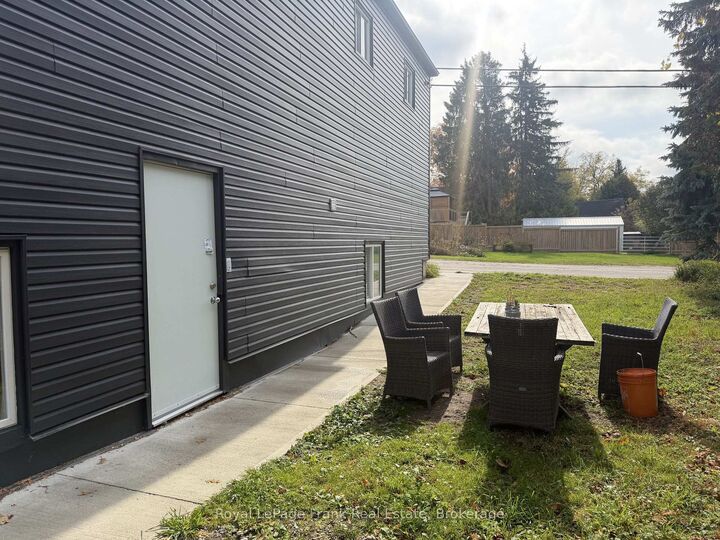 Property Photo:  54 Main Street 4  ON L9P 1J2 
