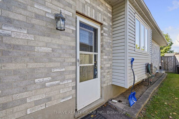 Property Photo:  9 Sanders Court Lower  ON N5P 4J9 