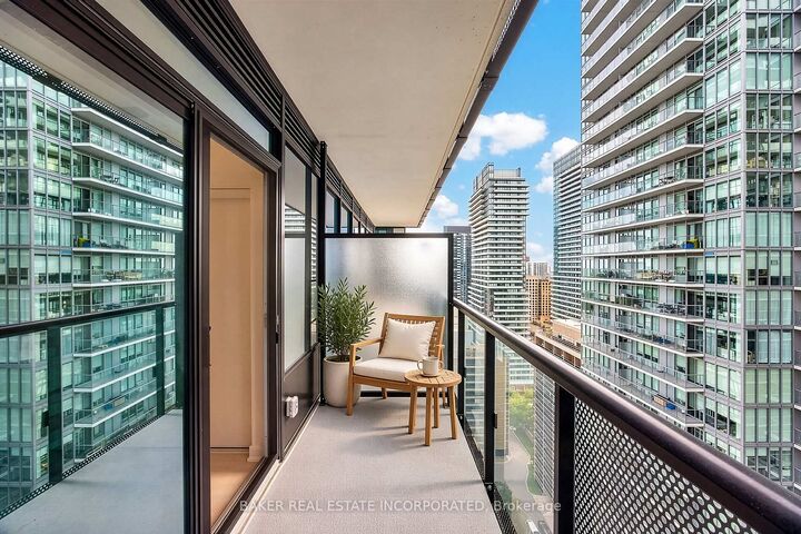 Property Photo:  117 Broadway Avenue 2303  ON M4P 1V3 