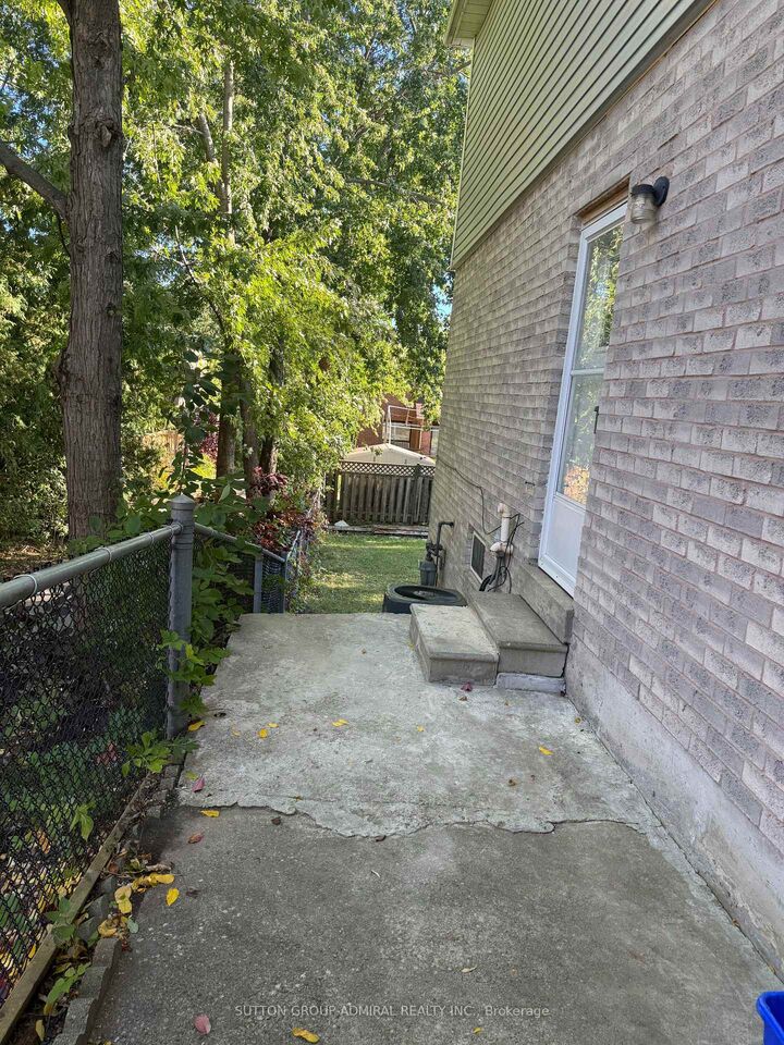 Property Photo:  29 Bingham Street  ON L4C 8Y7 