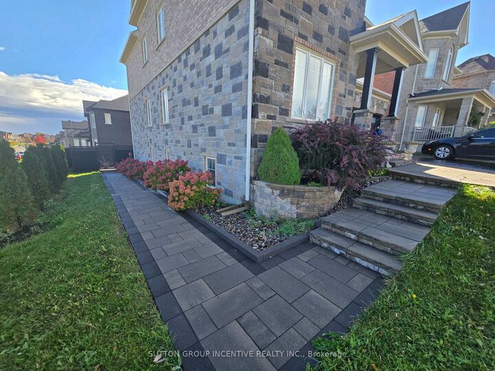 Property Photo: 1415 Lormel Gate Avenue ON L0L 1W0