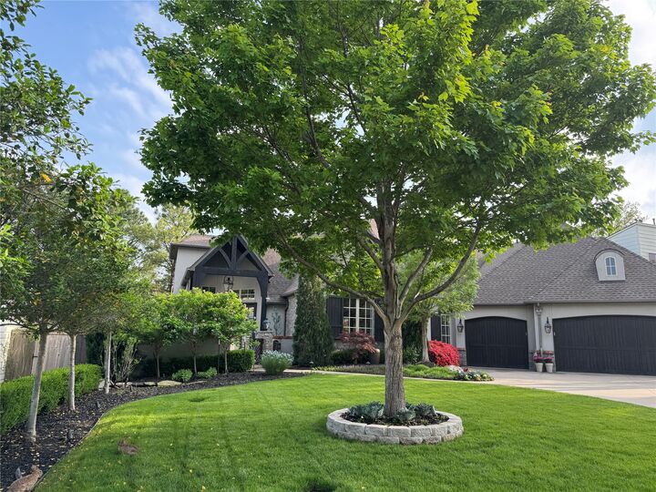 Property Photo:  2920 E 27th Place  OK 74114 