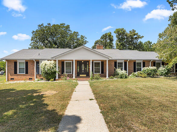 Property Photo: 301 Woodlake Road SC 29621