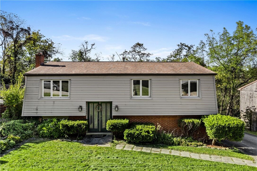 Property Photo:  522 Saint George Dr  PA 15137 