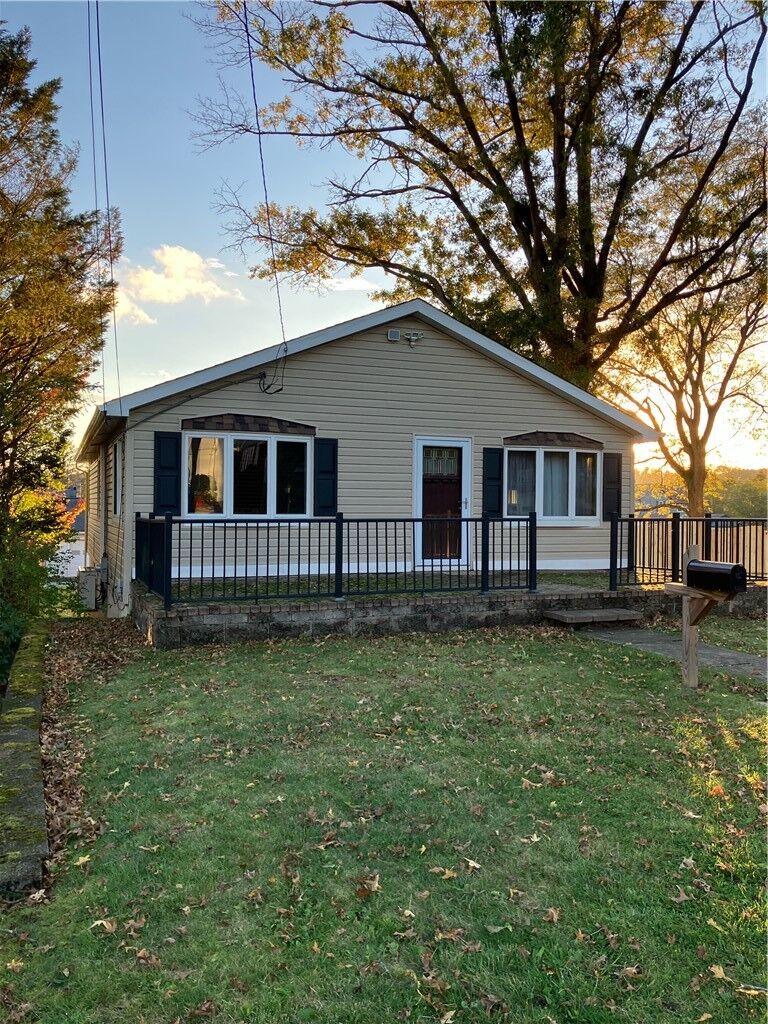 Property Photo:  413 Summit Ave  PA 15658 