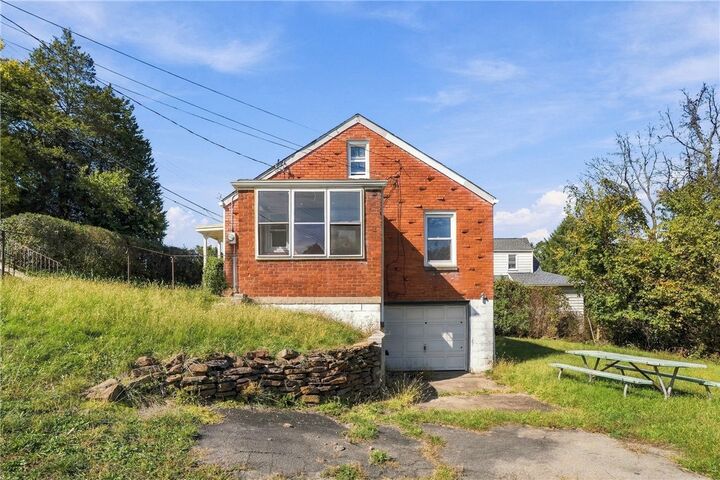 Property Photo: 428 Grandview Ave PA 15122