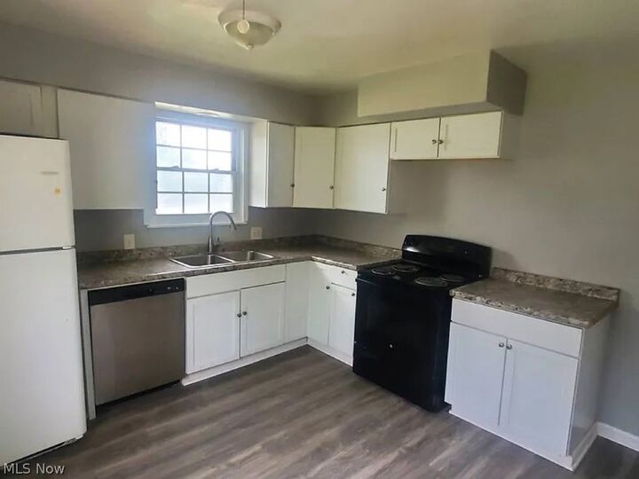 Property Photo: 4595 Lee Road OH 44128
