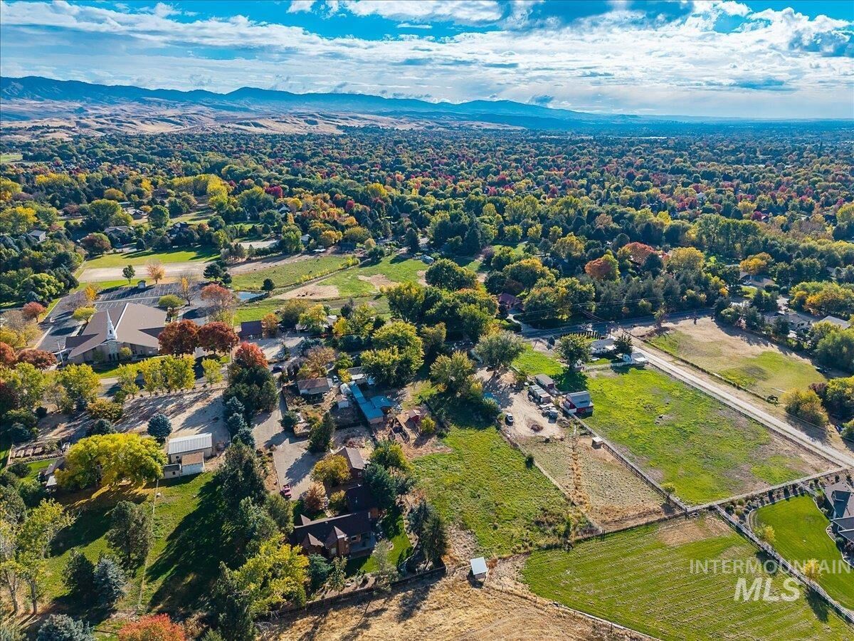 Property Photo: 1901 N Eagle Rd ID 83616