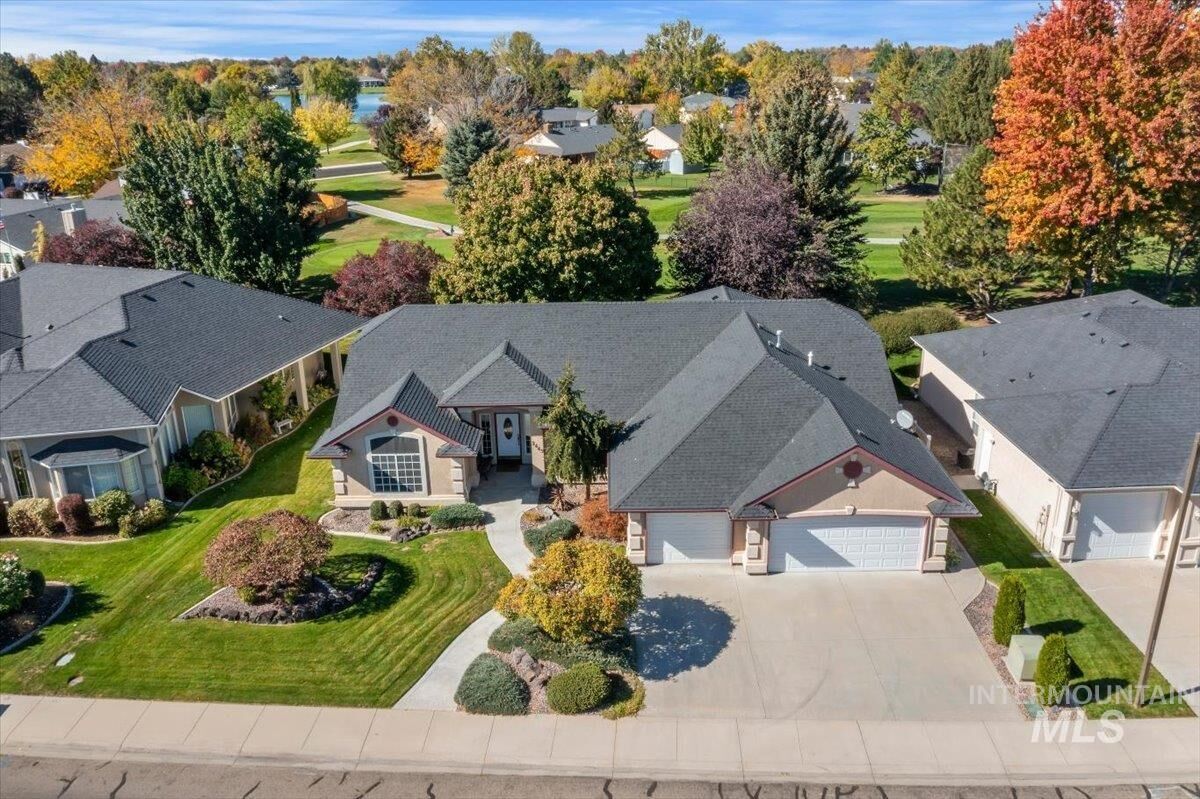 Property Photo:  2449 N Turnberry Way  ID 83646 