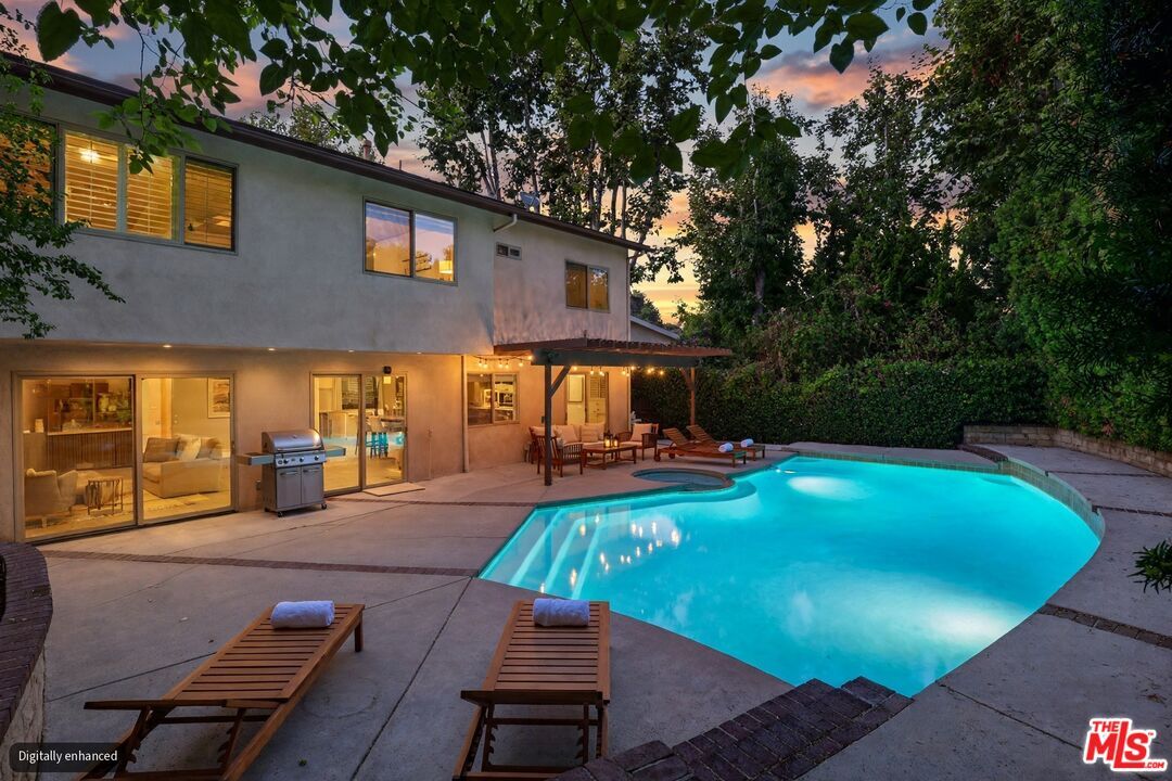 Property Photo:  4262 Levitt Ln  CA 91403 